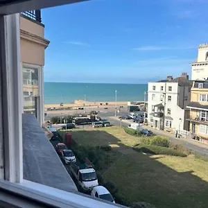 Garden Square Central 2 Bed & Sea-view Brighton